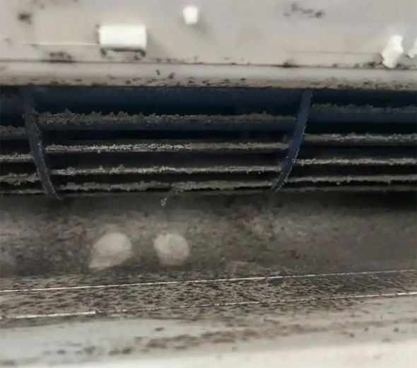 南江空调吹的风有股烧焦味是怎么回事